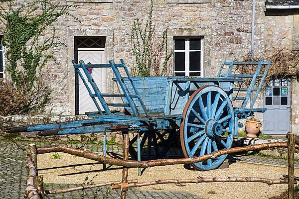 Old horse-drawn cart