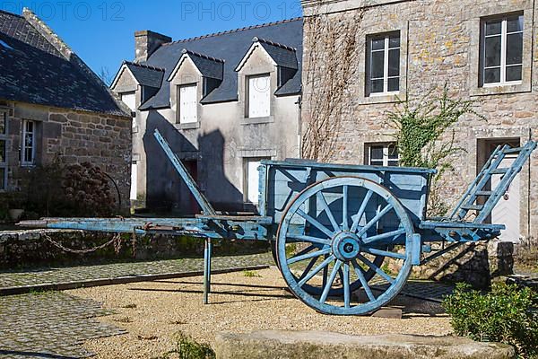 Old horse-drawn cart