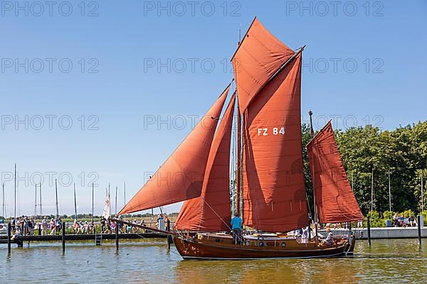 Zeesboot in the harbour