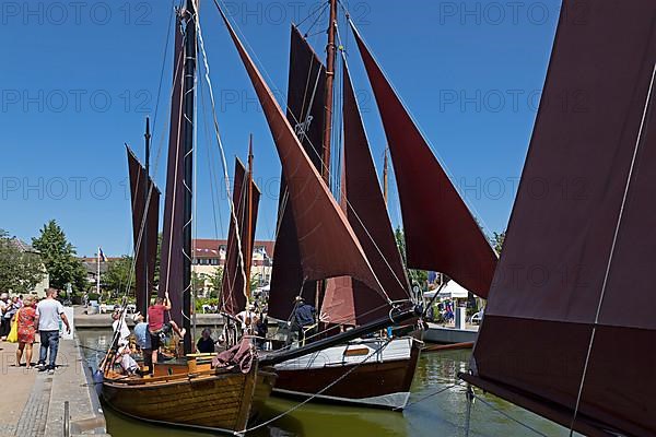 Zeesboote in the harbour