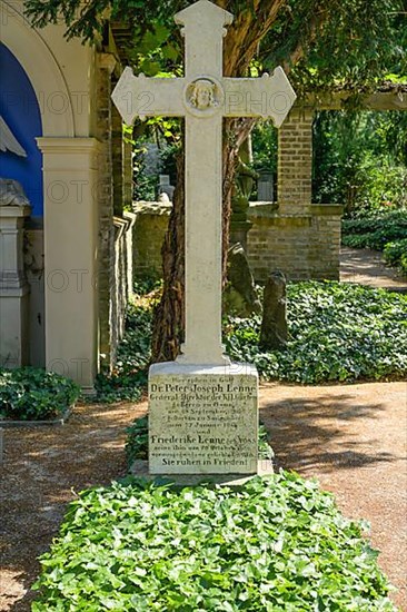 Grave Peter Joseph Lenne