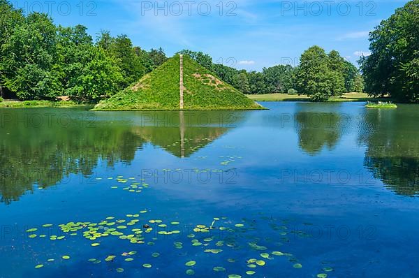 Lake pyramid