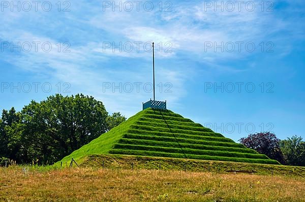 Land pyramid