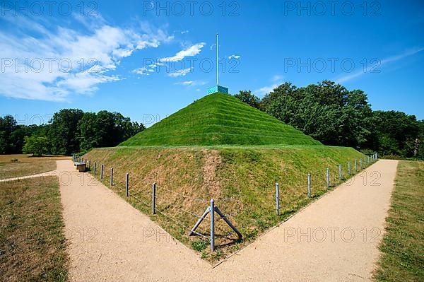 Land pyramid