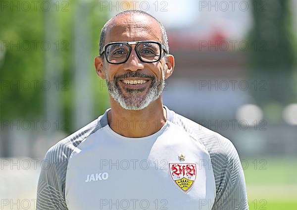 Team doctor PH Dr. med. habil. Raymond Best VfB Stuttgart Portraittermin VfB Stuttgart 2022 2023 Licensed player Football 1st Bundesliga Men GER Stuttgart 05. 07. 2022