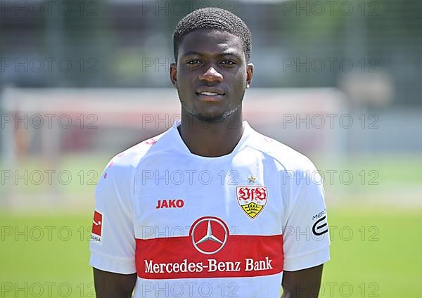 Clinton Mola VfB Stuttgart Portraittermin VfB Stuttgart 2022 2023 Licence Player Football 1. Bundesliga Men GER Stuttgart 05. 07. 2022