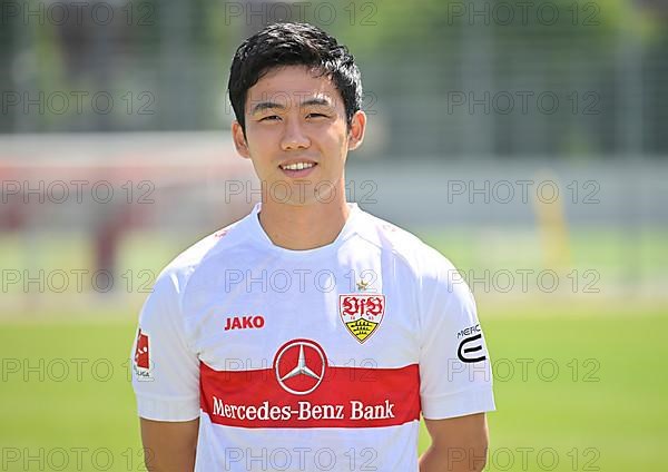 Wataru Endo VfB Stuttgart Portraittermin VfB Stuttgart 2022 2023 Licence Player Football 1. Bundesliga Men GER Stuttgart 05. 07. 2022