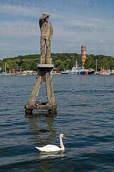 Fiete Statue