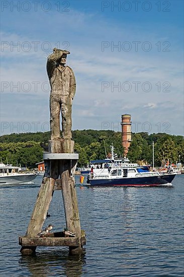 Fiete Statue