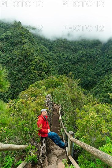 Hikers at the Espigon Atravesado viewpoint