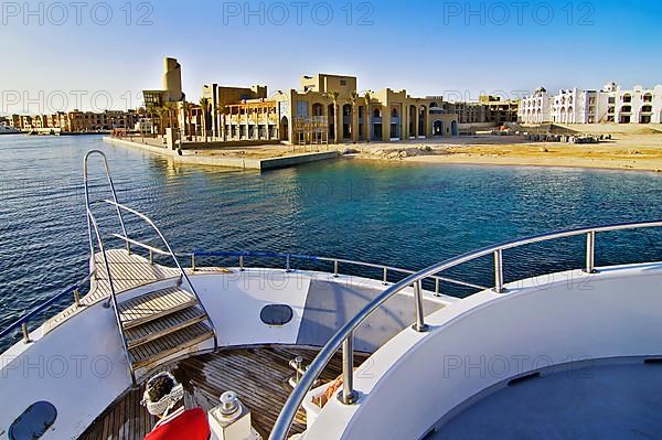 Diving safari boat sails into Port Ghalib harbour