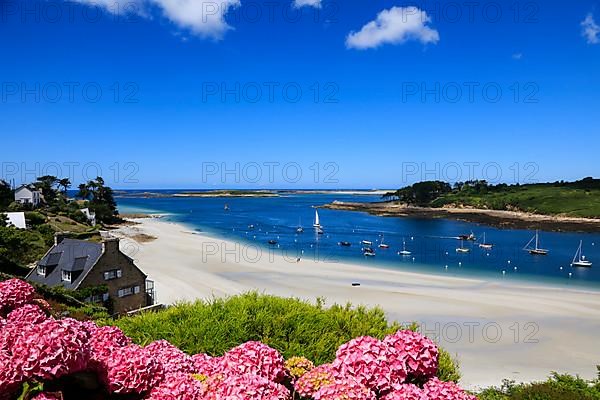 Estuary of the Aber Benoit into the Atlantic