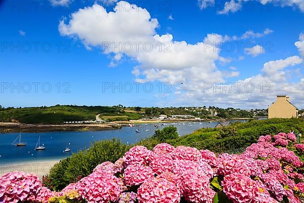 Estuary of the Aber Benoit into the Atlantic