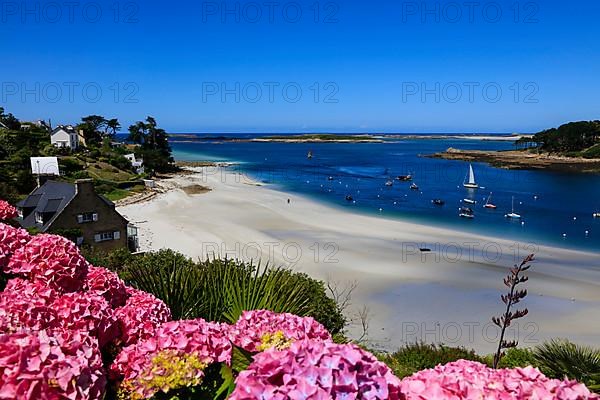 Estuary of the Aber Benoit into the Atlantic