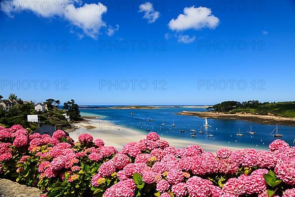 Estuary of the Aber Benoit into the Atlantic