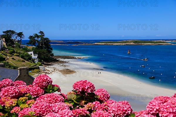 Estuary of the Aber Benoit into the Atlantic