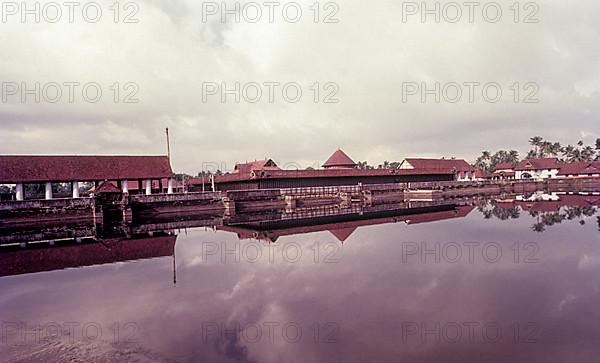 Irinjalakuda Koodal Manikyam temple with tank in Irinjalakuda