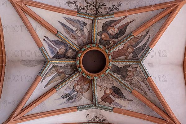 Painting Angel Concert in the ceiling vault of the nave of the Heiliggeistkirche