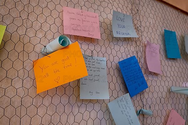 Note on the prayer wall in the Heiliggeistkirche in Heidelberg