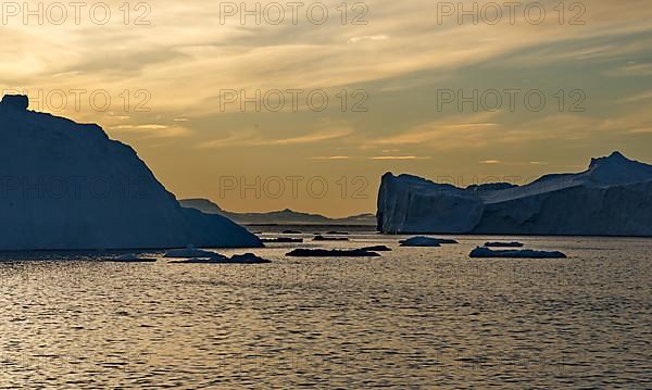 Evening sun in the ice fjord