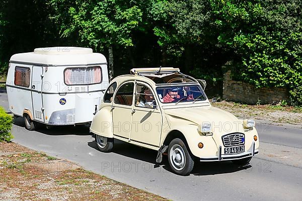 Citroen 2CV Duck with attached caravan Eriba Puck