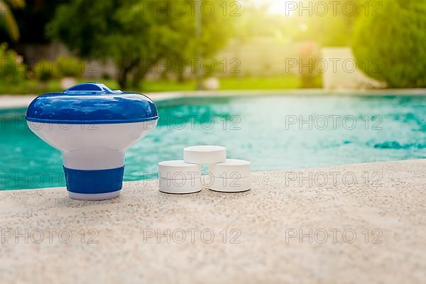 Tablets with chlorine dispenser for swimming pools. Chlorine tablets with dosing float