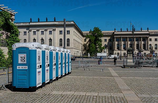 Mobile TOI TOI toilet cubicles