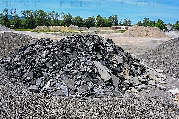 Warehouse for asphalt