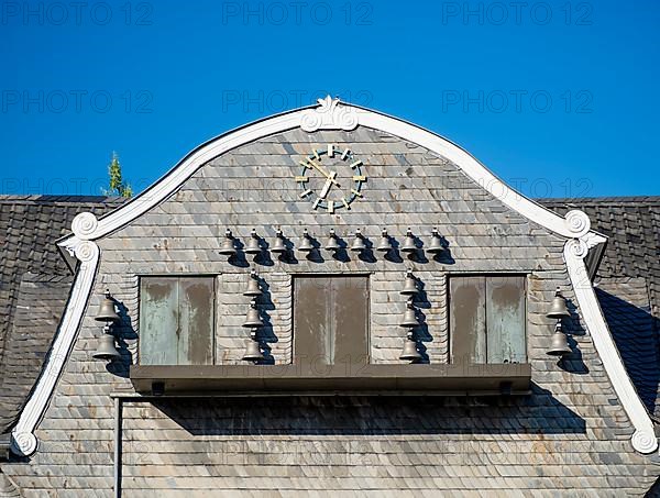 Glockenspiel at the Kaiserringhaus with slate facade