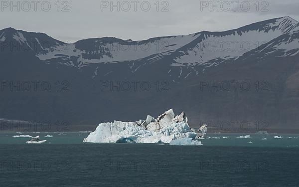 Ice chunks on the lake Joekulsarion with mountains in the background