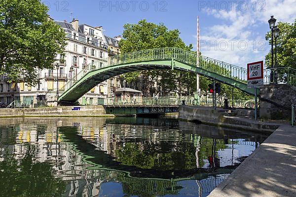 Arched bridge La Passerelle Alibert