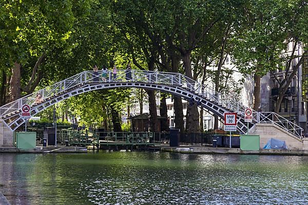 La Passerelle des Douanes arch bridge