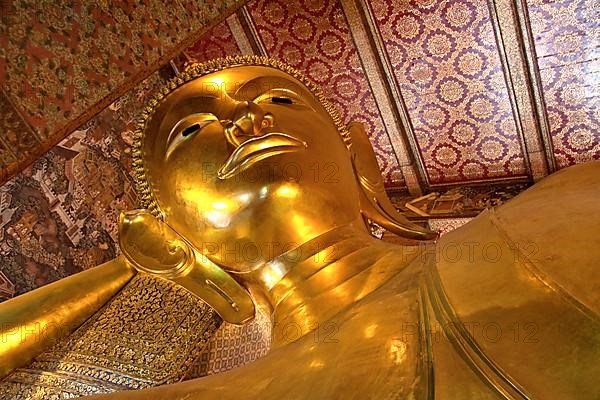 Reclining Buddha inside Wat Pho
