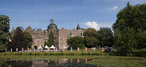 Food and drink stands in front of the castle