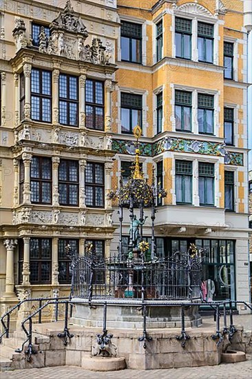 Holzmarkt with Leibnizhaus and Oskar Winter Fountain