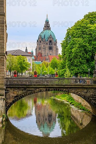 Leine with Leineschlossbruecke and New Town Hall