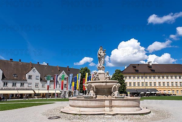 Marienbrunnen at Kapellplatz