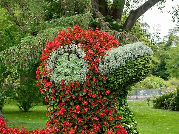 Flower sculpture duck