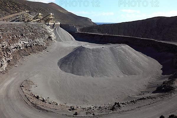 Shredder plant for lava rock at Punta de Fuencaliente