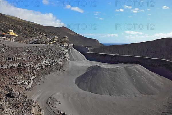 Shredder plant for lava rock at Punta de Fuencaliente