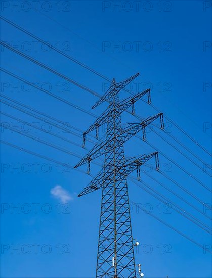 High-voltage power line behind the Hardtwald West motorway service station