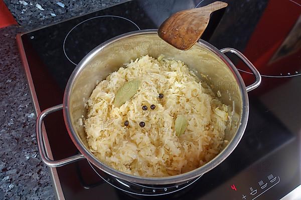 Swabian cuisine, cooking sauerkraut