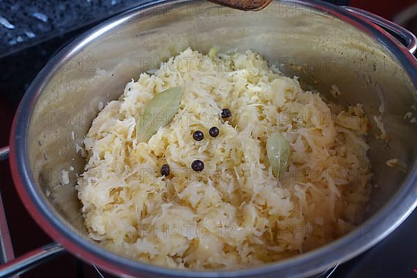 Swabian cuisine, cooking sauerkraut