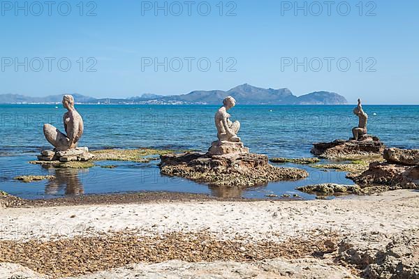 Sculptures by Joan Bennassar on the beach, Can Picafort