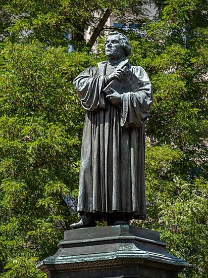 Luther monument by the sculptor Adolf von Donndorf from 1895 on Karlsplatz in Eisenach. The reformer Martin Luther,