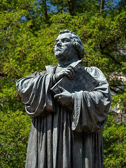 Luther monument by the sculptor Adolf von Donndorf from 1895 on Karlsplatz in Eisenach. The reformer Martin Luther,