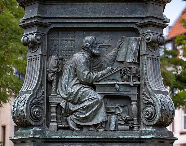 Luther monument by the sculptor Adolf von Donndorf from 1895 on Karlsplatz in Eisenach. The plinth motif shows the reformer Martin Luther,