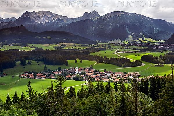 Village view, Zell bei Pfronten with Aggenstein and Breitenberg