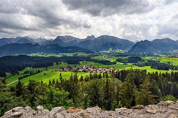 Village view, Zell bei Pfronten with Aggenstein and Breitenberg