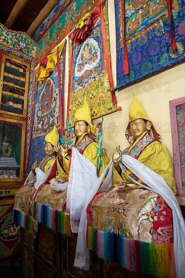 Holy statues holding prayer shawls, prayer hall